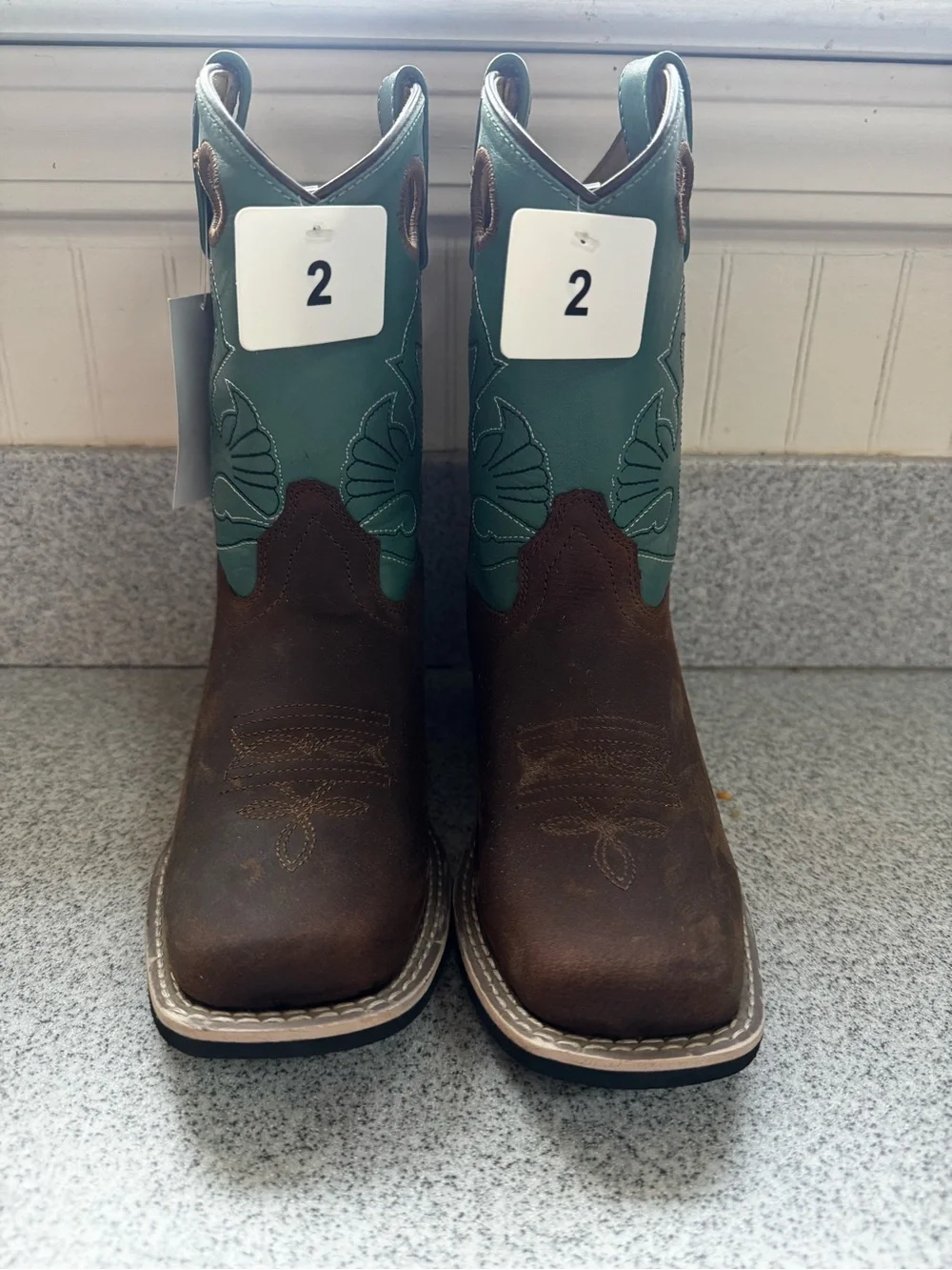 Kids cowboy boots size 2